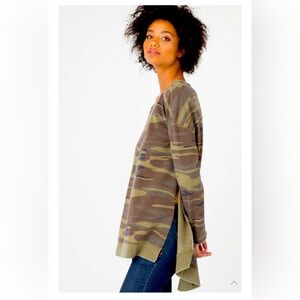 THE CAMO WEEKEND PULLOVER